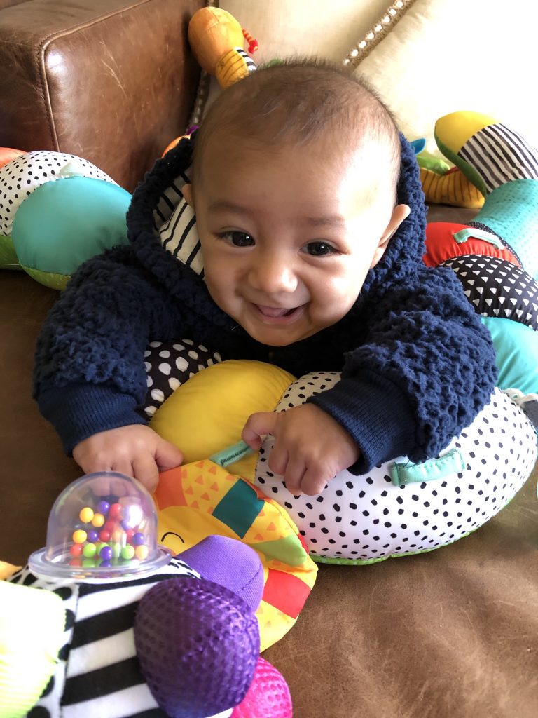 Must-haves for new moms: Infantino tummy time pillow